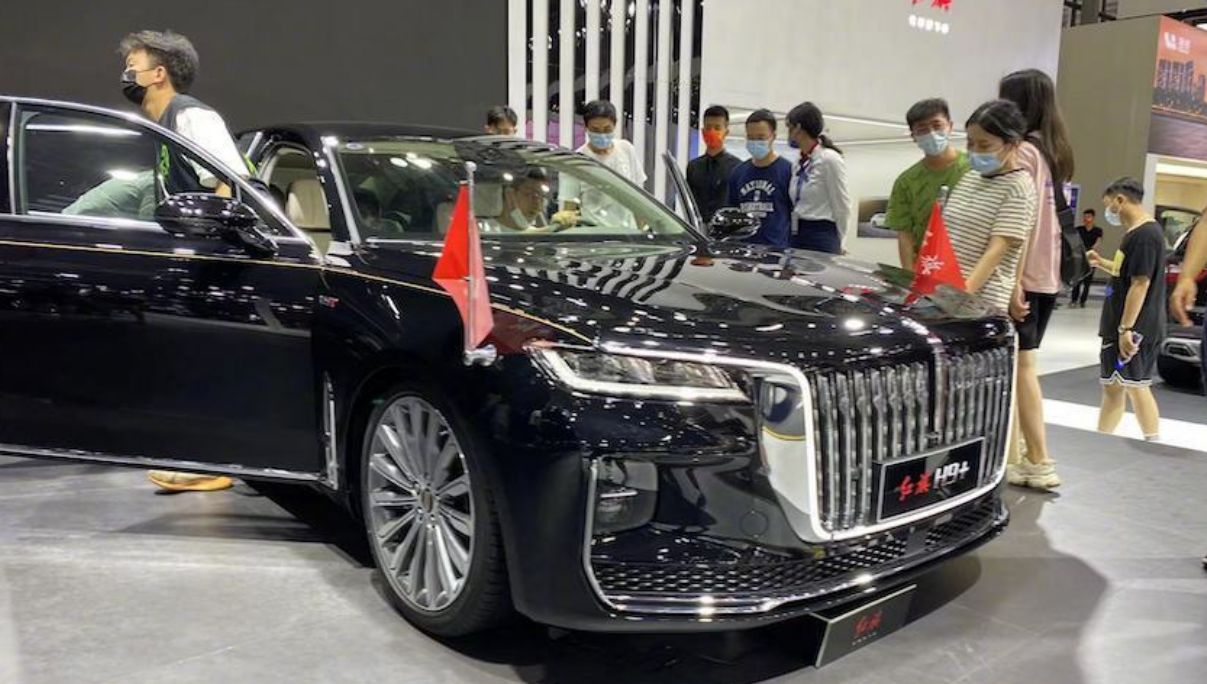 加长红旗h9量产版双旗杆的威压天窗位置缺个话筒