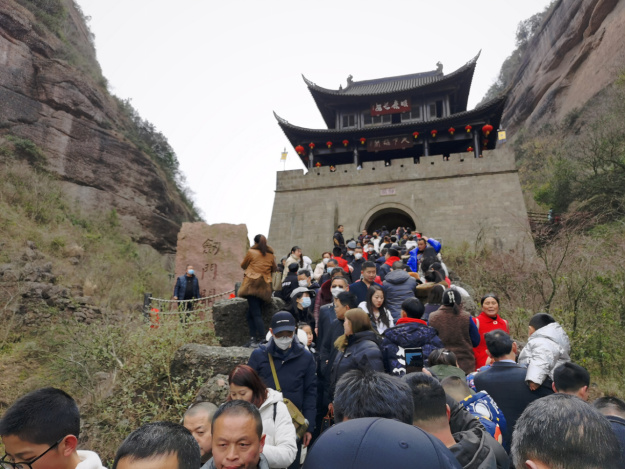 单日接待游客近5万人次，剑门关迎来春节第三波客流高峰