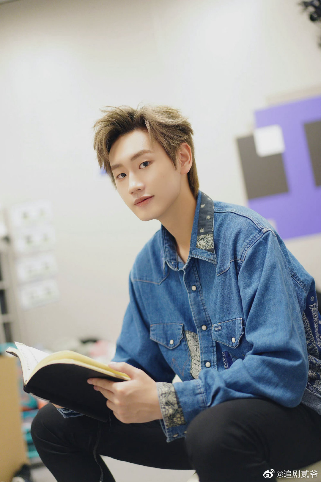 刘彰这是挡路了吗 qq空间不能确定是本人~……_高清图集_新浪网