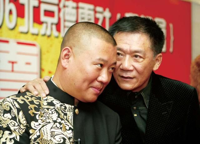 同是发文缅怀侯耀文侯耀华笔误配美颜照片郭德纲表态释怀一切