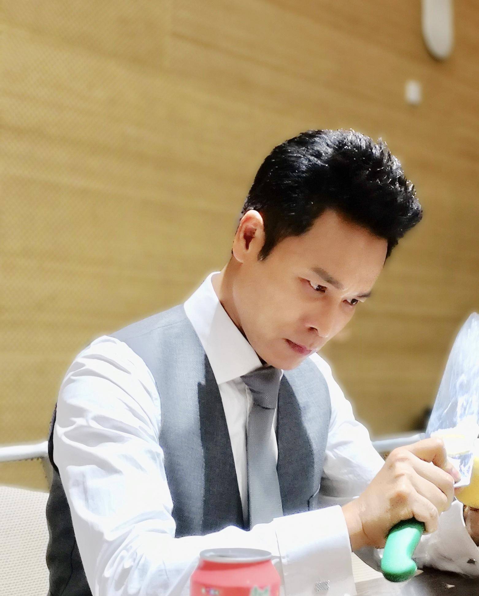 郭晋安一入行便做男主直言并非好事曾演足100集觉得好恐怖