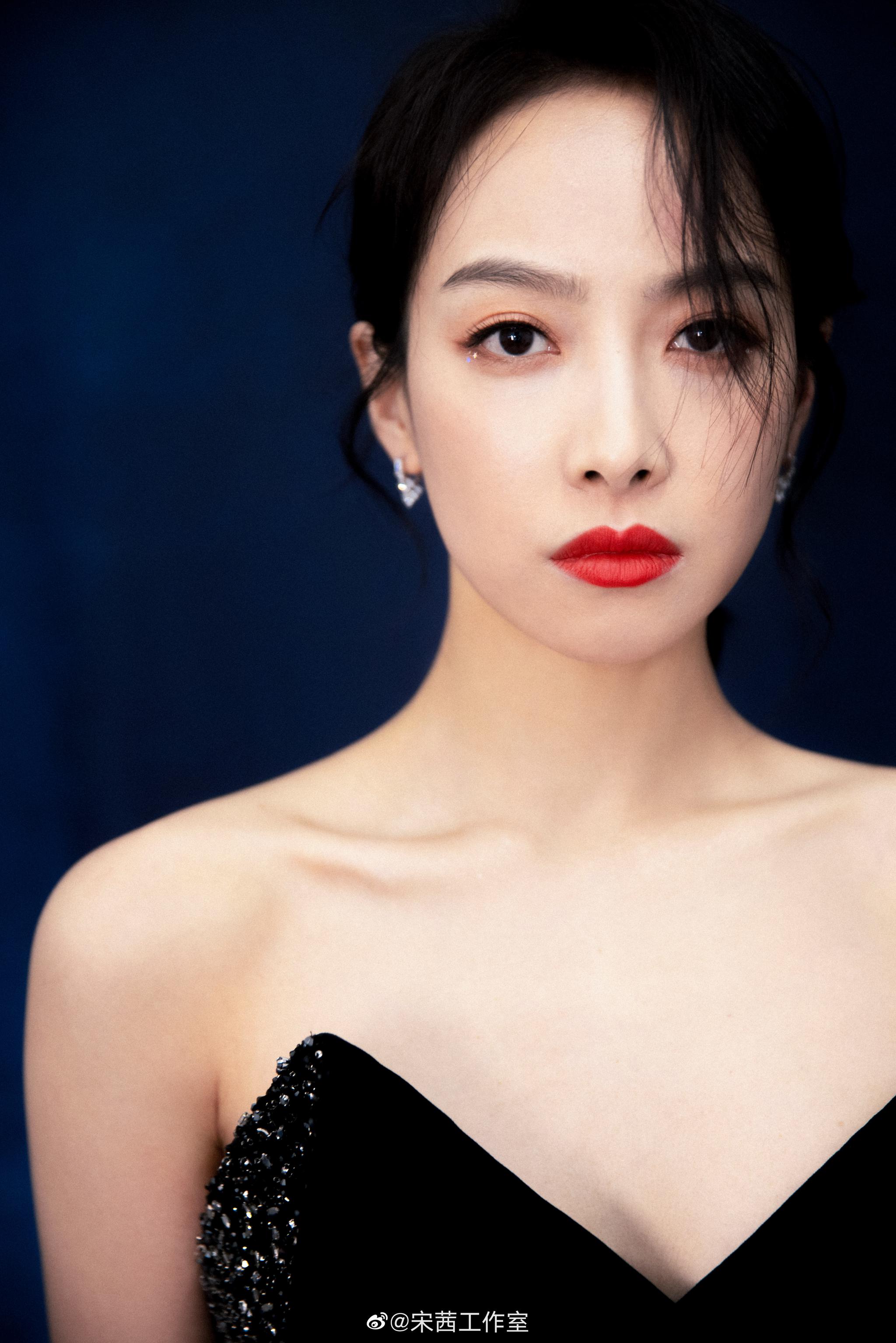 恭喜宋茜在星光大赏获得年度突破人物荣誉