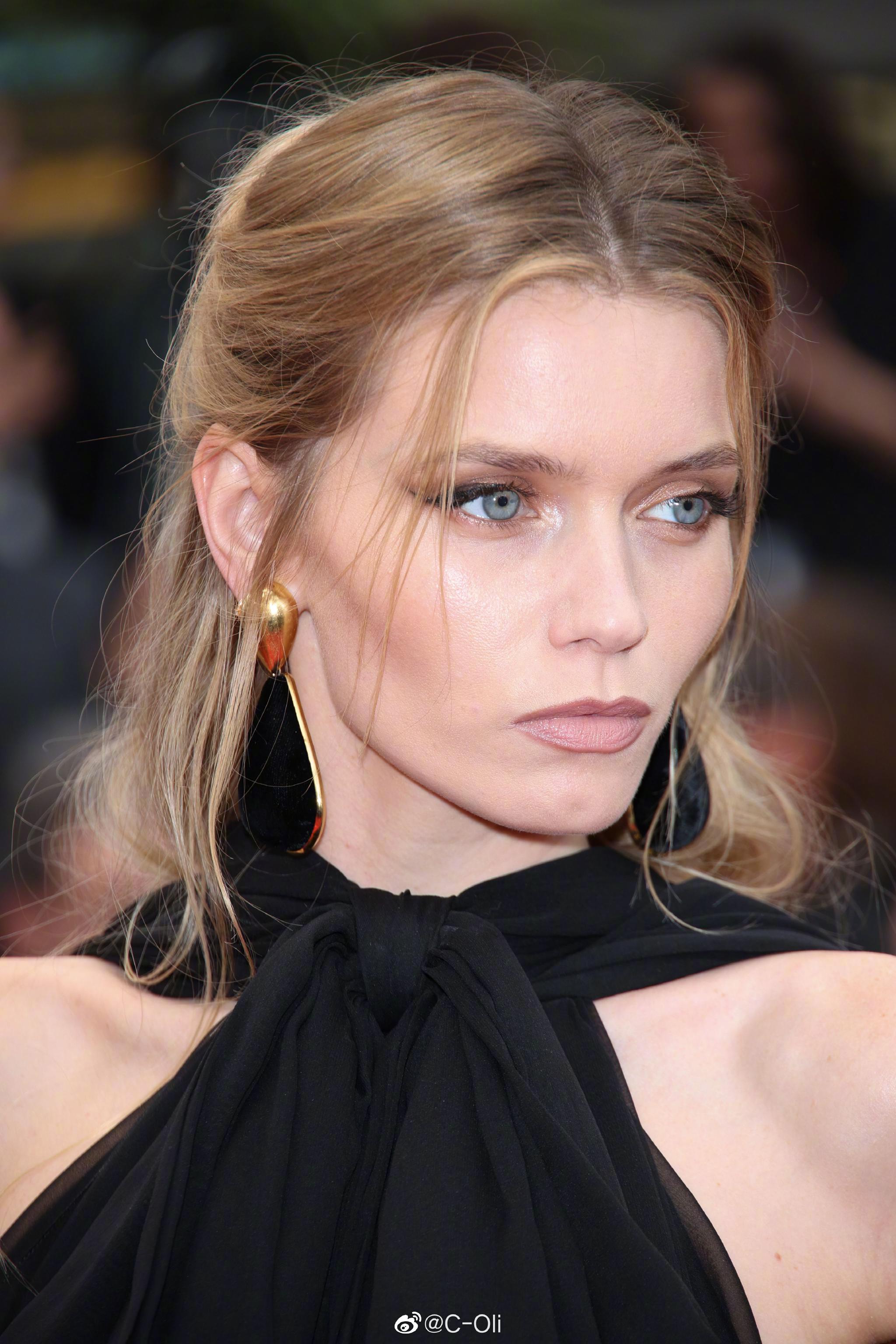 abbeylee女士亮相是枝裕和新作怪物首映礼