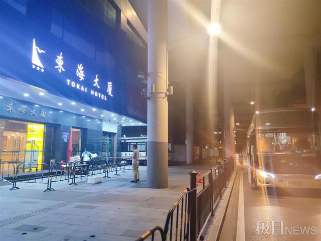 探访再现感染者的广州越秀：东海大厦已设围挡，社区连夜检测核酸休闲区蓝鸢梦想 - Www.slyday.coM