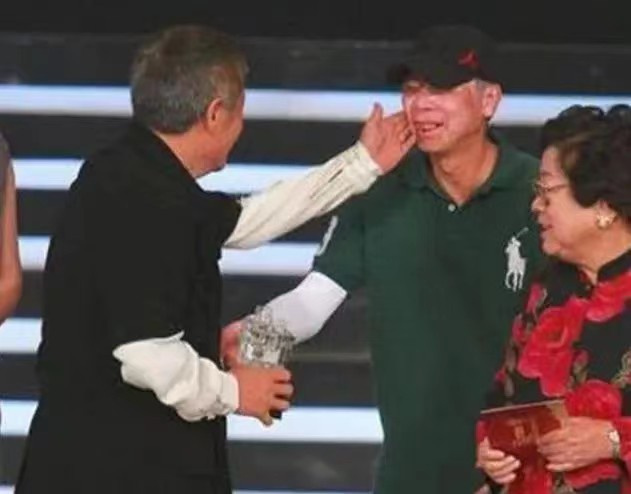 赵冯二人互斗心机，本山大叔女儿晒出结婚照！休闲区蓝鸢梦想 - Www.slyday.coM