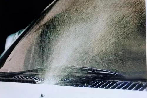 1,小心冻坏玻璃喷水机构