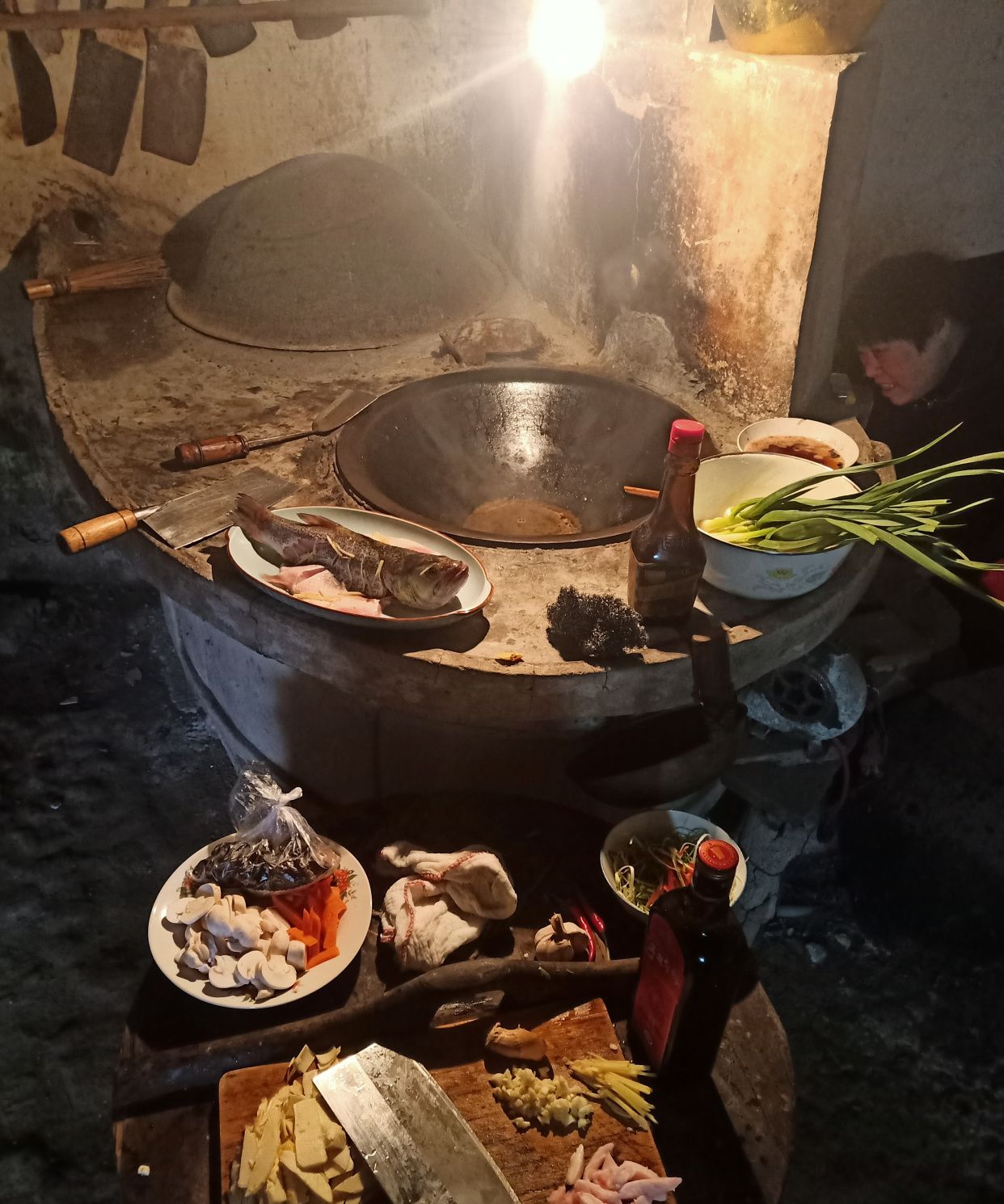 浙江山区乡下的年夜饭走红朋友圈网友还是农村有年味儿