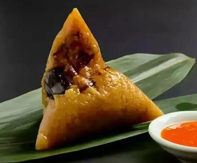 福建泉州端午节传统美食"烧肉粽",馅料丰富,味道香甜可口!