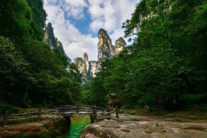 金鞭溪风景区是张家界的黄金旅游区
