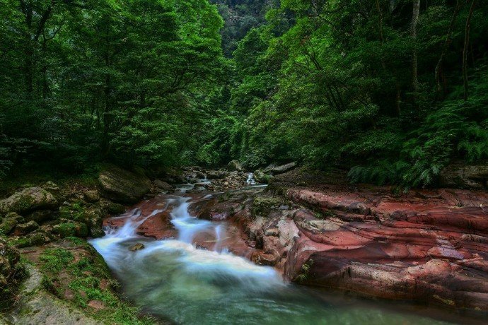 金鞭溪风景区是张家界的黄金旅游区