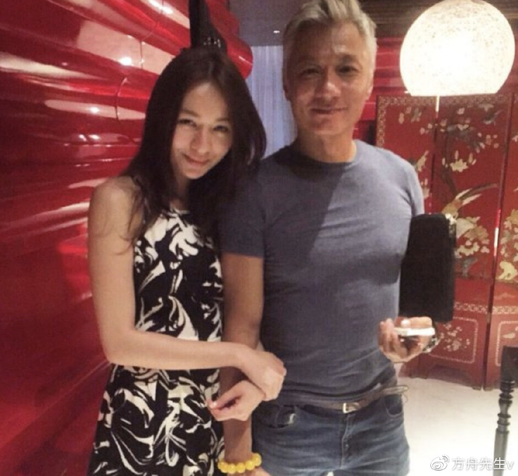 港姐2022前三揭晓，冠军林钰洧是星二代，亚军参加过《非诚勿扰》|林俊贤|林钰洧|港姐_新浪新闻