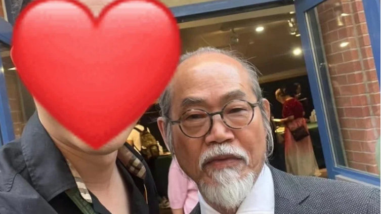 72岁元华近况曝光,脸蛋圆润精神好,陪伴家人享受天伦之乐|任达华|加拿大|于占元|京剧|洪金宝_新浪新闻