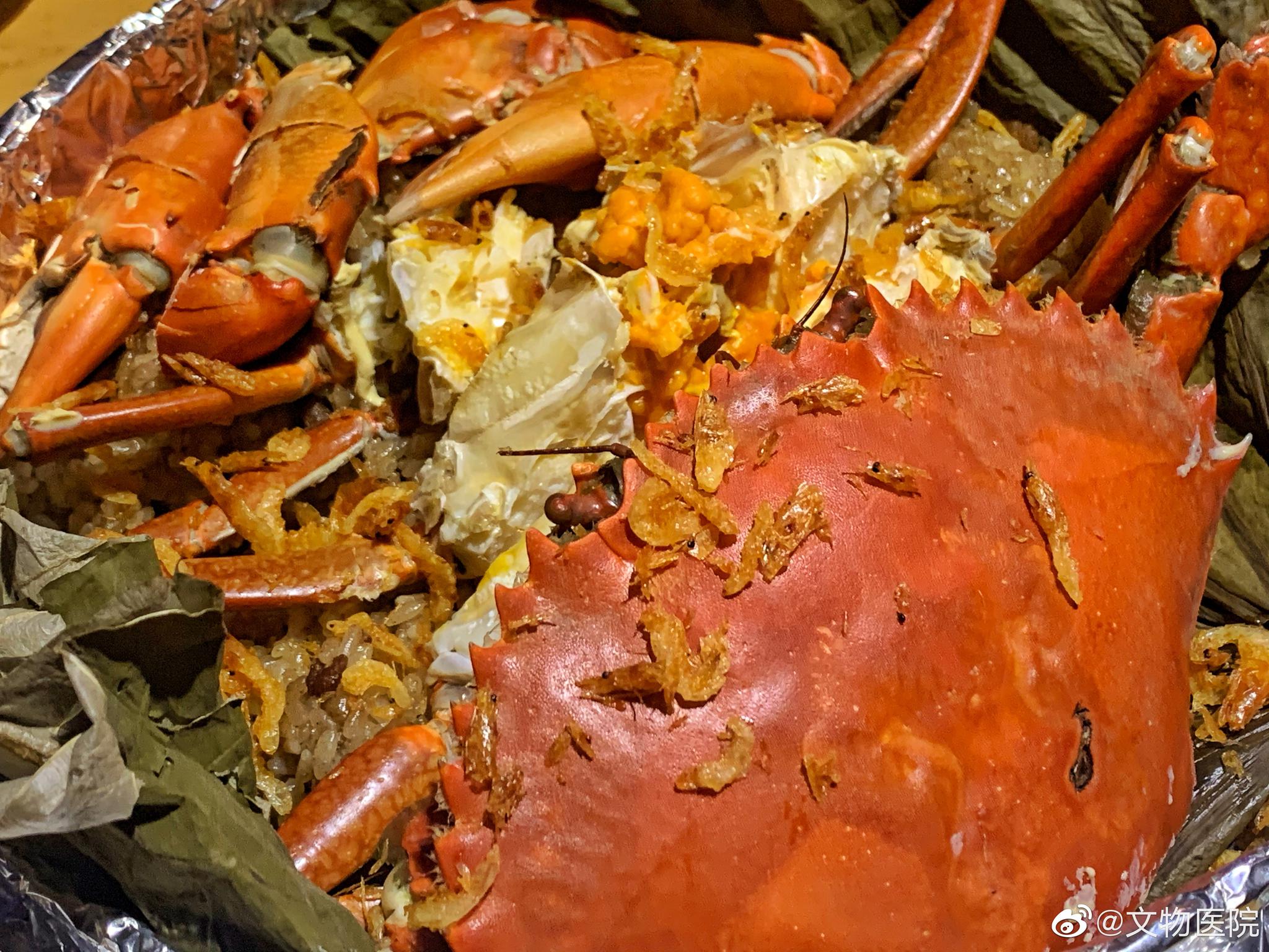 晚餐里有一道"红鲟米糕",满腹蟹黄的红蟳美人