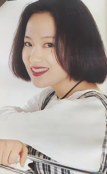 江南才女周艳泓，从玉女变街头网红，不服老却越活越“低廉”！休闲区蓝鸢梦想 - Www.slyday.coM