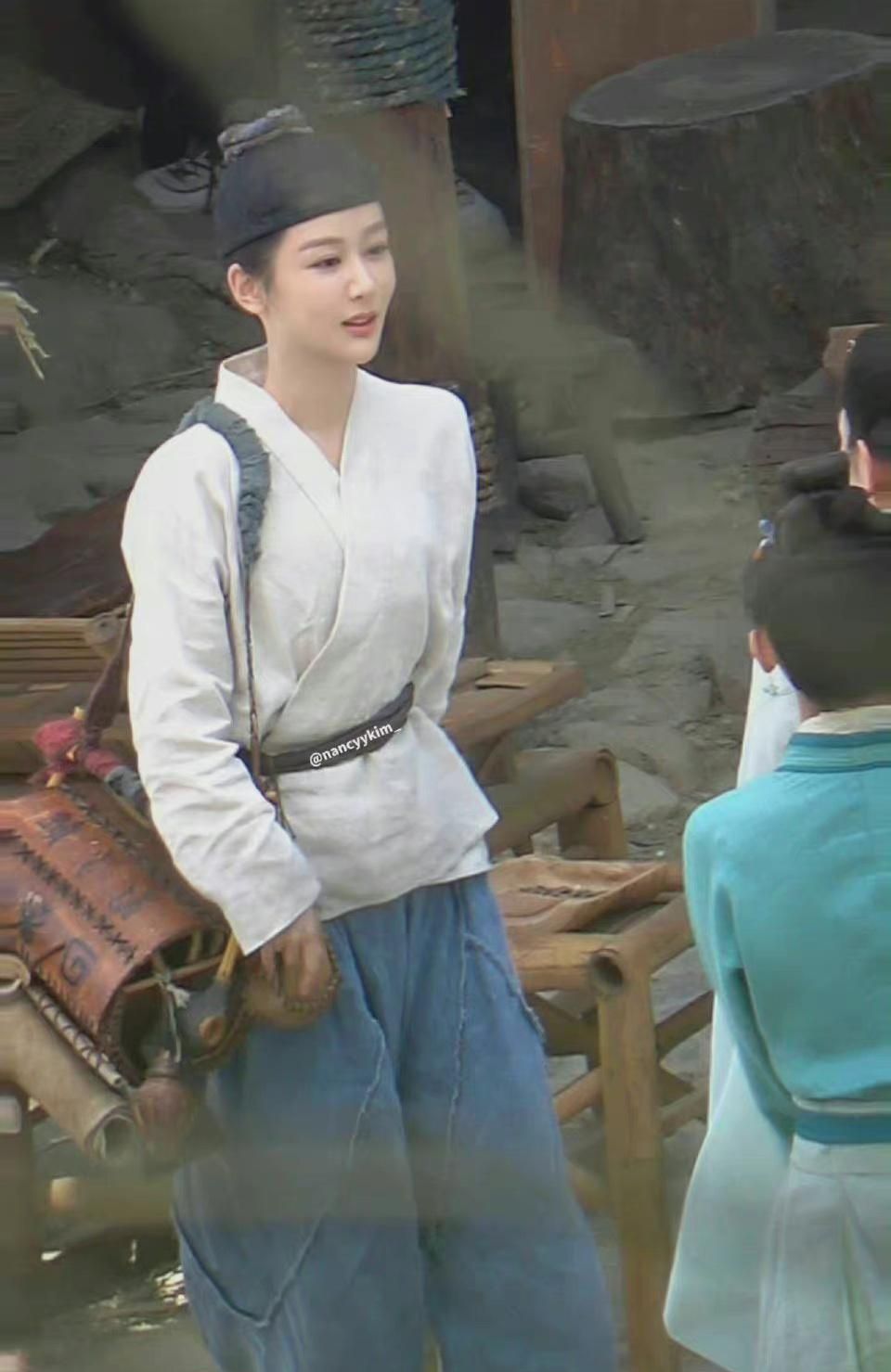 《长相思》邓为公主抱杨紫路透图，男友力爆棚，官配最甜的休闲区蓝鸢梦想 - Www.slyday.coM