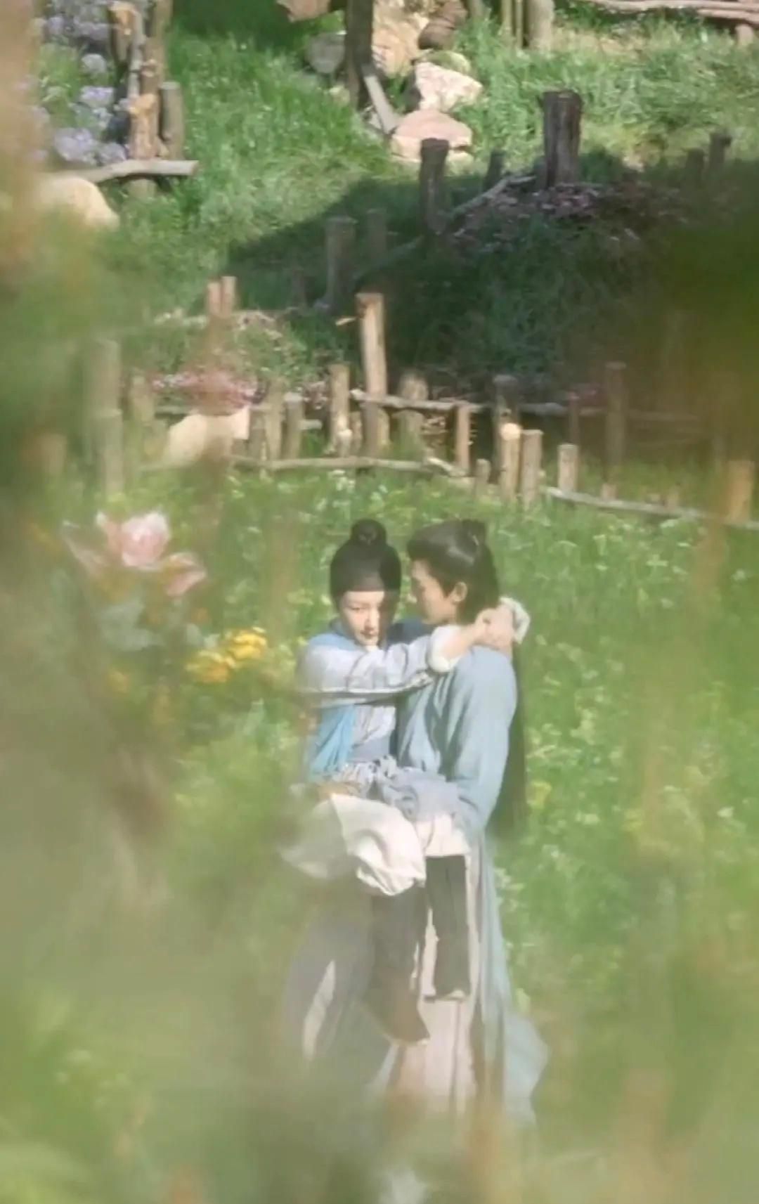 《长相思》邓为公主抱杨紫路透图，男友力爆棚，官配最甜的休闲区蓝鸢梦想 - Www.slyday.coM