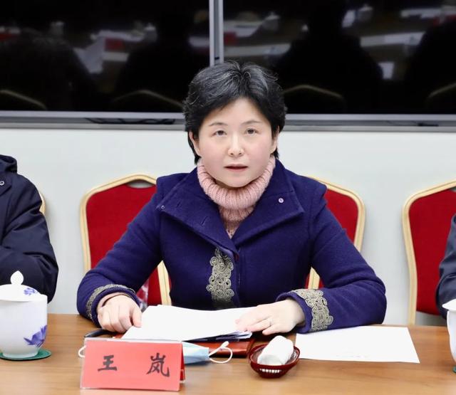 虎年首个工作日长宁将区委常委会开进了楼宇里