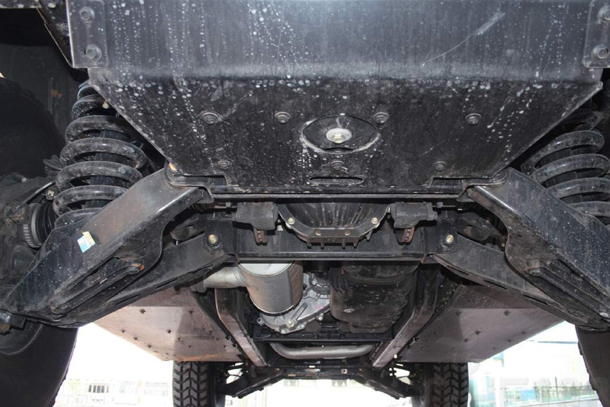 像我们熟悉的东风猛士,就是借鉴了悍马h1的车身结构和底盘结构,并在其