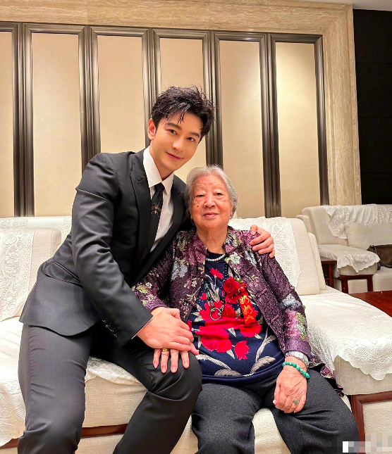 青岛最壕婚礼现场富丽堂皇,亲姑姑是黄晓明母亲,新娘气质似明星休闲区蓝鸢梦想 - Www.slyday.coM 青岛最壕婚礼现场富丽堂皇,亲姑姑是黄晓明母亲,新娘气质似明星休闲区蓝鸢梦想 - Www.slyday.coM