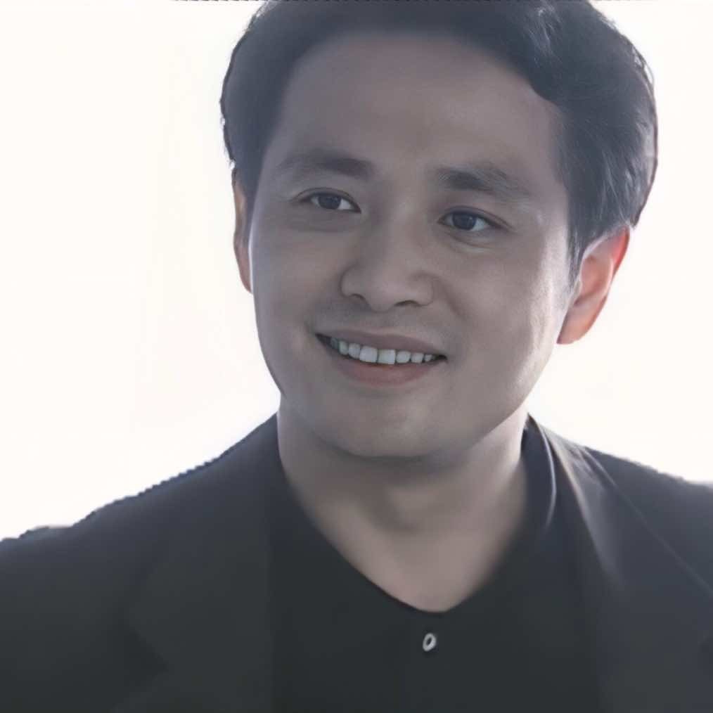 丁志诚是深受观众喜爱的男演员,他的演技真实接地气,而且重情重义,和