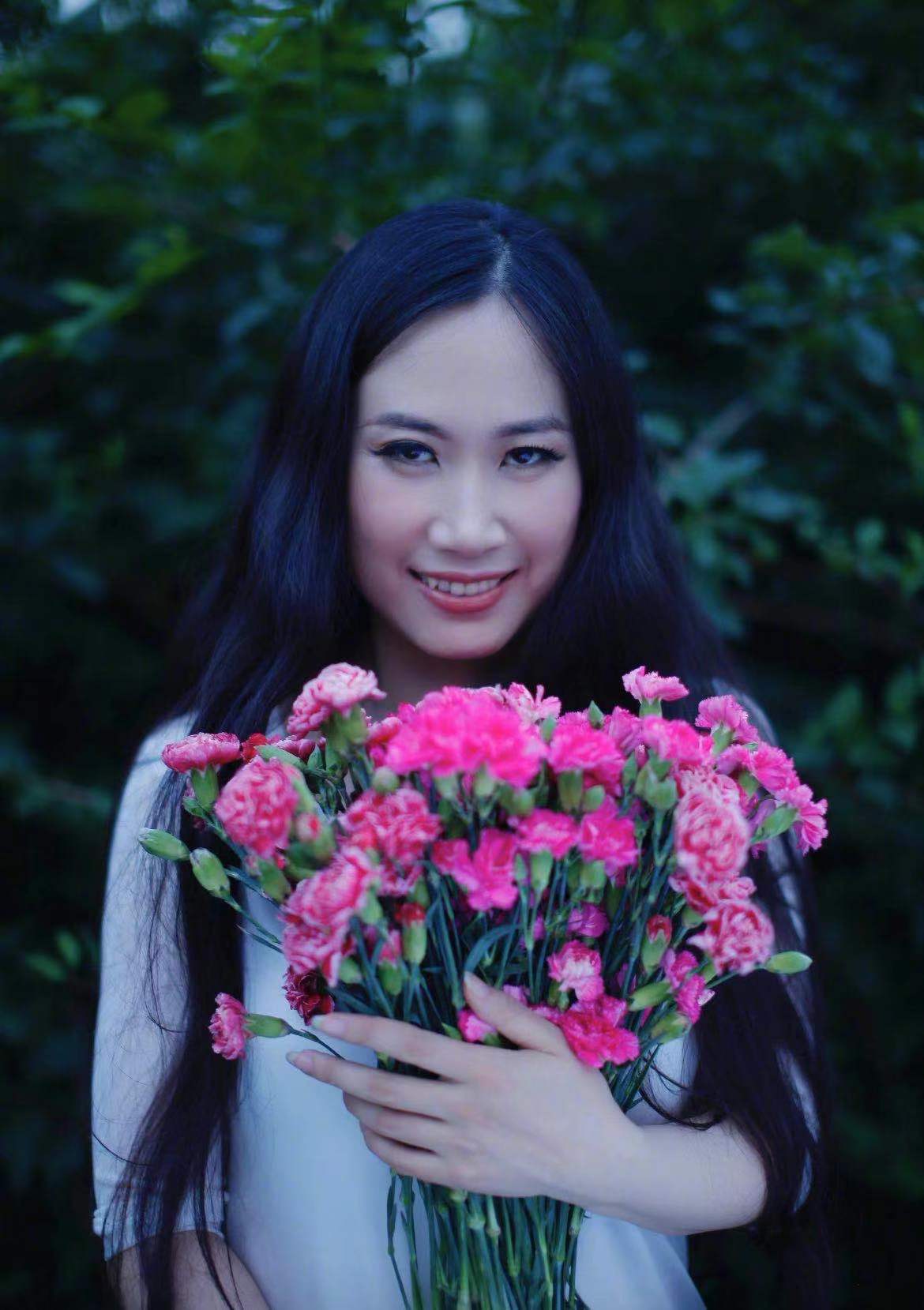 穿紧身衣秀丰满上围,眼皮松垮皱纹多|芙蓉姐姐|亿万|身材_新浪新闻