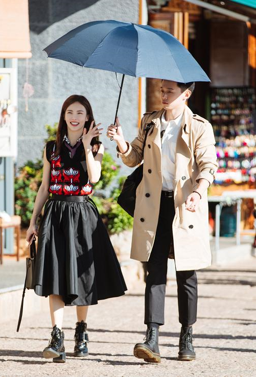 郑爽提邓伦金晨恋情遭网友痛骂追光吧哥哥节目组发文致歉