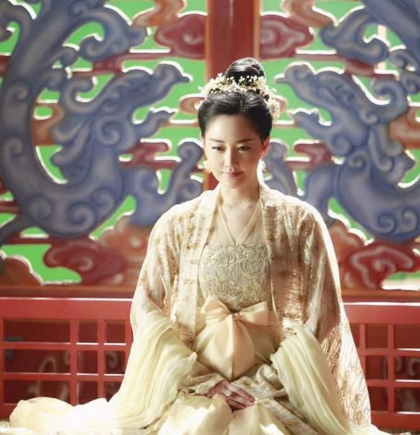 2017年,《三生三世十里桃花》热播,刘晓晔扮演的乐胥娘娘受到网友关注