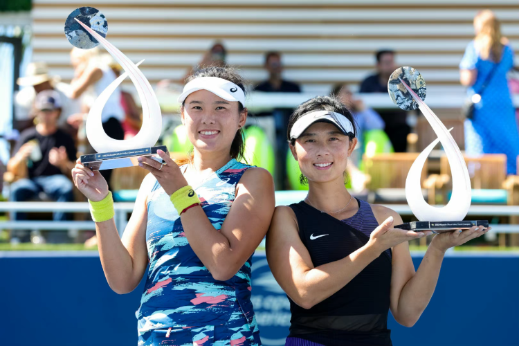 中国网球今天清晨收获三冠,一个WTA女双奖杯,两个ATP挑战赛冠军休闲区蓝鸢梦想 - Www.slyday.coM 中国网球今天清晨收获三冠,一个WTA女双奖杯,两个ATP挑战赛冠军休闲区蓝鸢梦想 - Www.slyday.coM