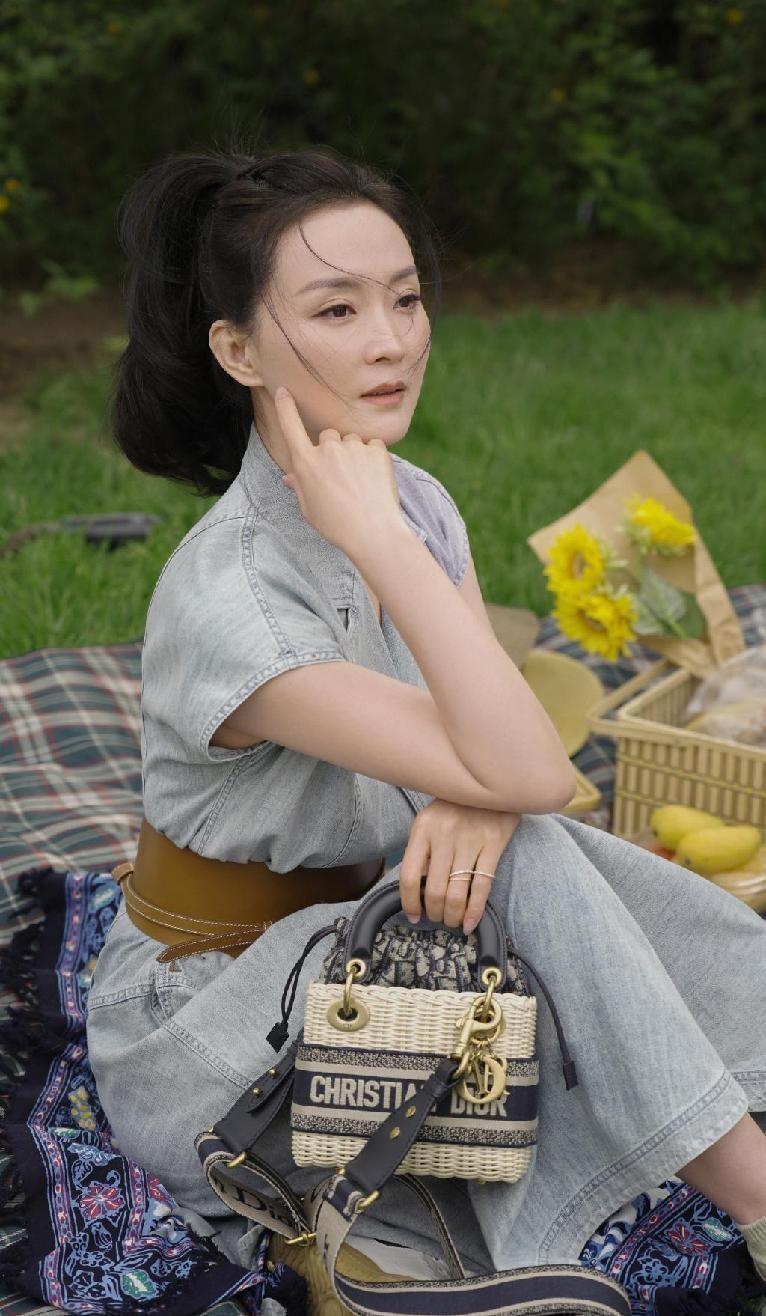 王艳的脸真没咋变,穿牛仔裙配高马尾,气质看着还挺清新的|牛仔裙|王艳