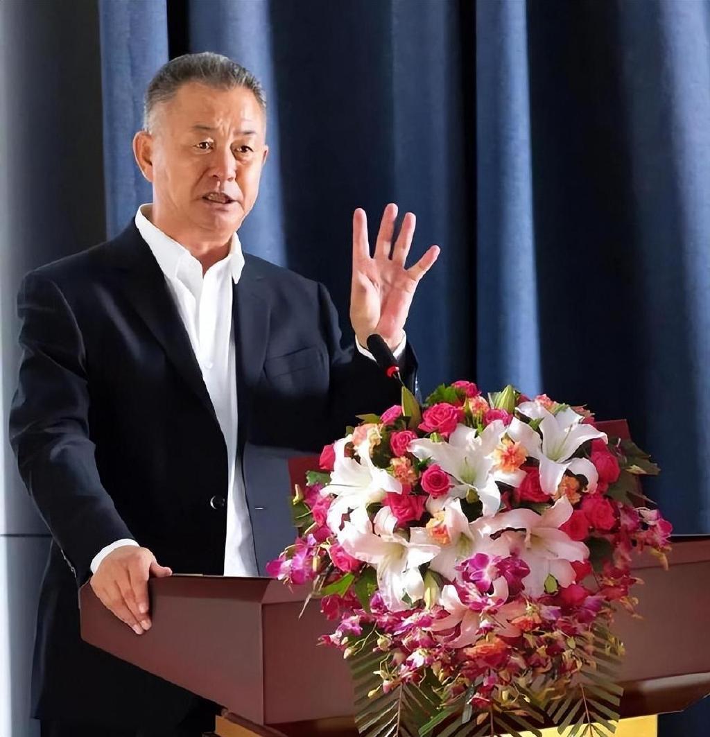 这个人叫张唐之,相比新希望的刘永好和后来的陈春花,可以说默默无闻.