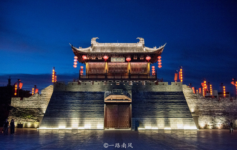 郁孤台历史文化街区夜景