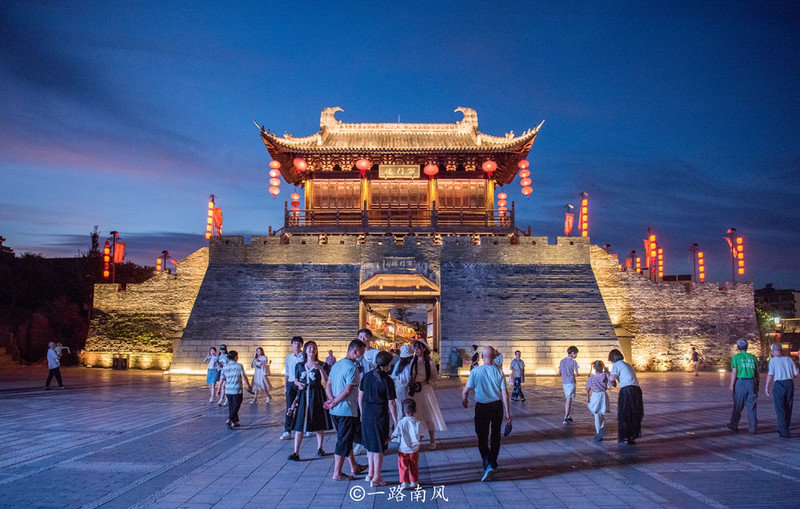 赣州郁孤台夜景图片