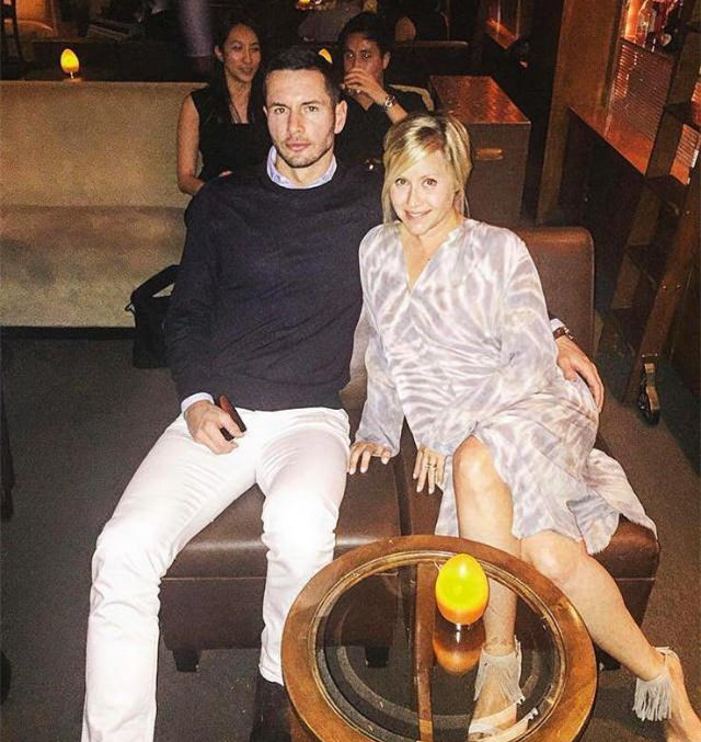 第二,雷迪克的老婆非常希望他能够加盟篮网,这极有可能会左右他的想法