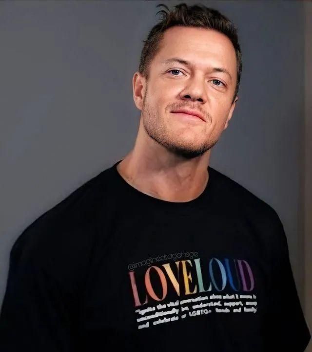 他是摇滚乐队梦龙的主唱用一生的时间践行他的善良