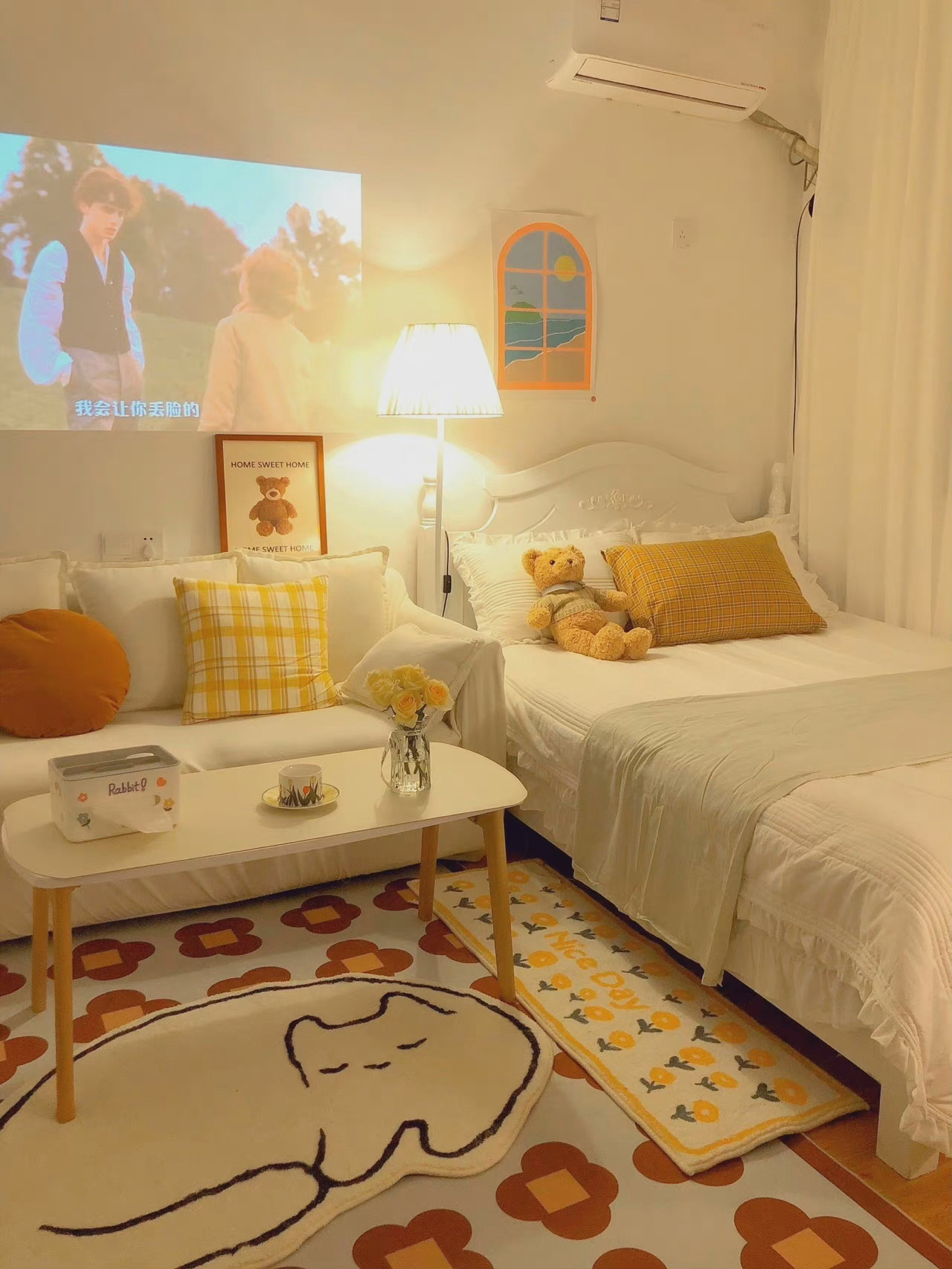 大概所有的宅女都有一个这样舒服温馨的小窝吧