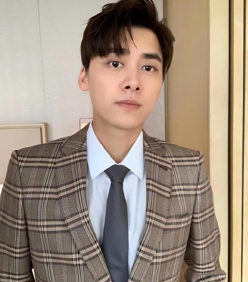 李易峰多次嫖娼被抓，曾辟谣不实，现警方一锤定音，粉丝伤透了心休闲区蓝鸢梦想 - Www.slyday.coM