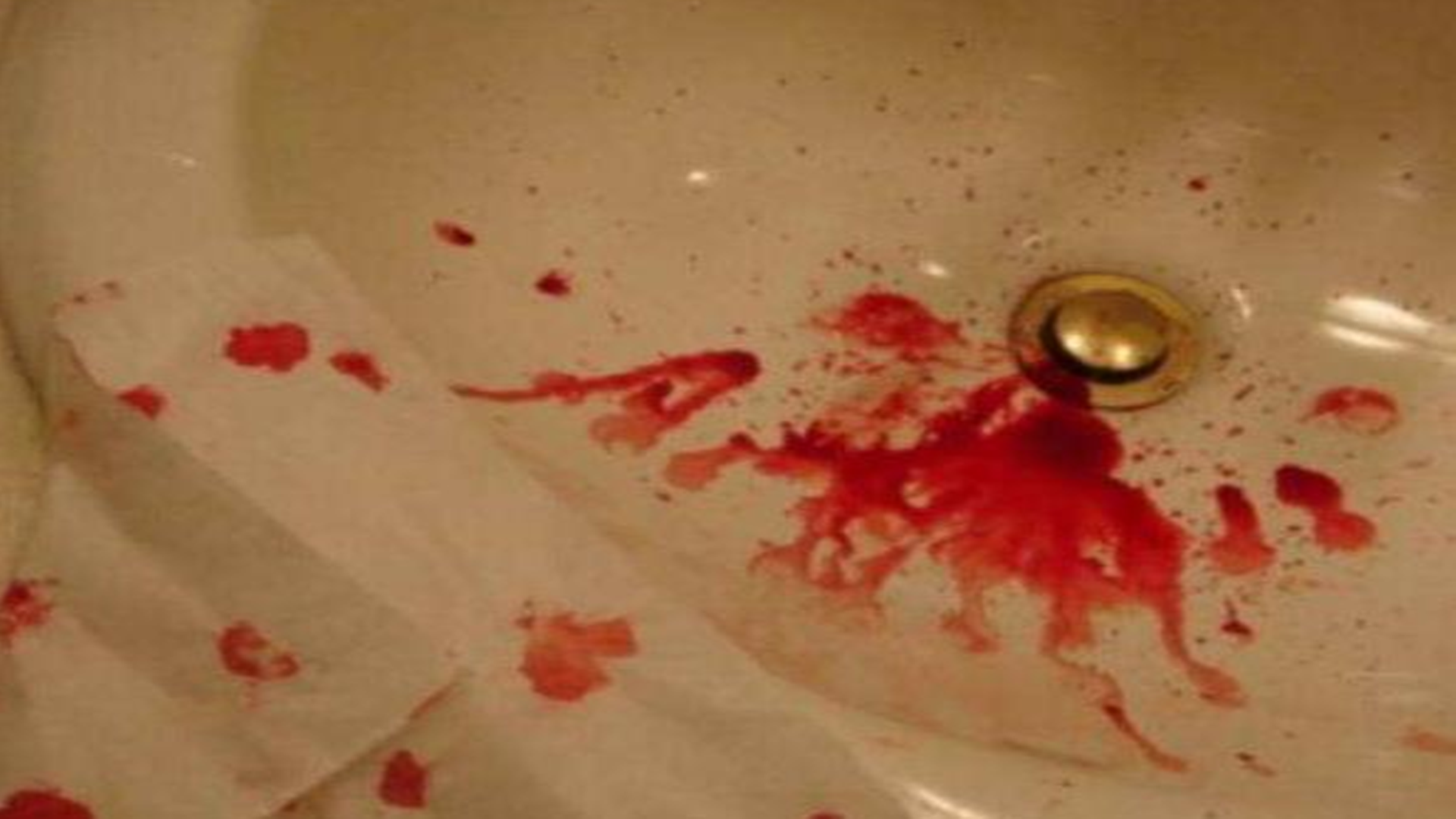 喝酒助眠,喝吐血不少失眠的朋友,听说了这一个民间传闻,喝酒能够助