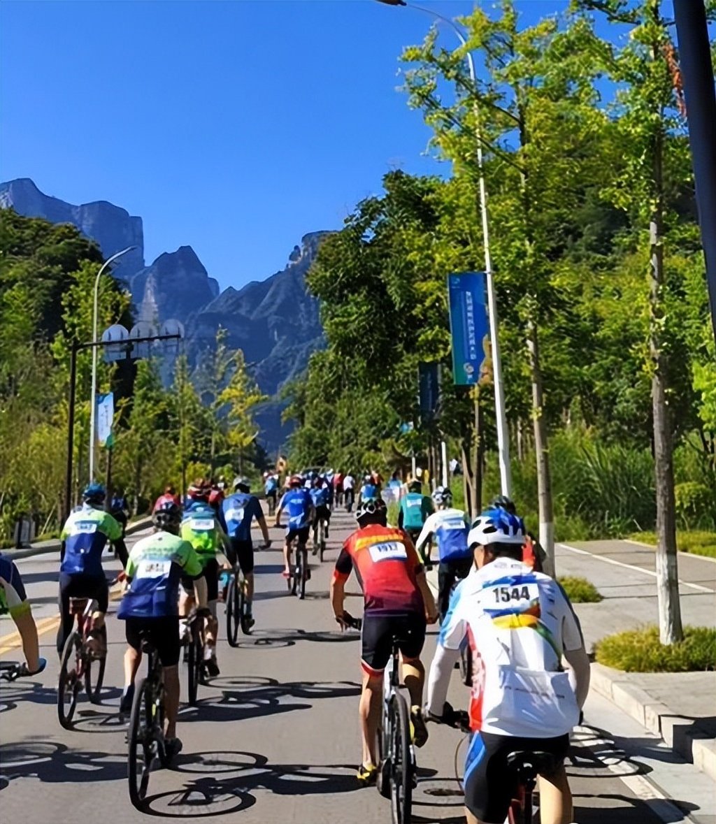 张家界天门山女骑手坠崖身亡,40米弯道摔落,33岁就此终止可惜了休闲区蓝鸢梦想 - Www.slyday.coM 张家界天门山女骑手坠崖身亡,40米弯道摔落,33岁就此终止可惜了休闲区蓝鸢梦想 - Www.slyday.coM