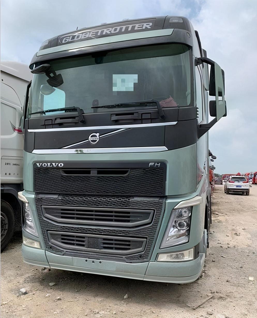 江西快递老板花50万元买二手沃尔沃fh460,带自动刹车系统