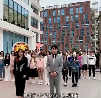 辛巴复出翻车了?故技重施忽悠老铁,疑似派保安封路遭人民网点评休闲区蓝鸢梦想 - Www.slyday.coM 辛巴复出翻车了?故技重施忽悠老铁,疑似派保安封路遭人民网点评休闲区蓝鸢梦想 - Www.slyday.coM