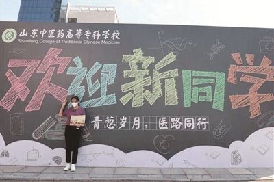 54岁妈妈考入女儿母校 只为圆一个大学梦休闲区蓝鸢梦想 - Www.slyday.coM