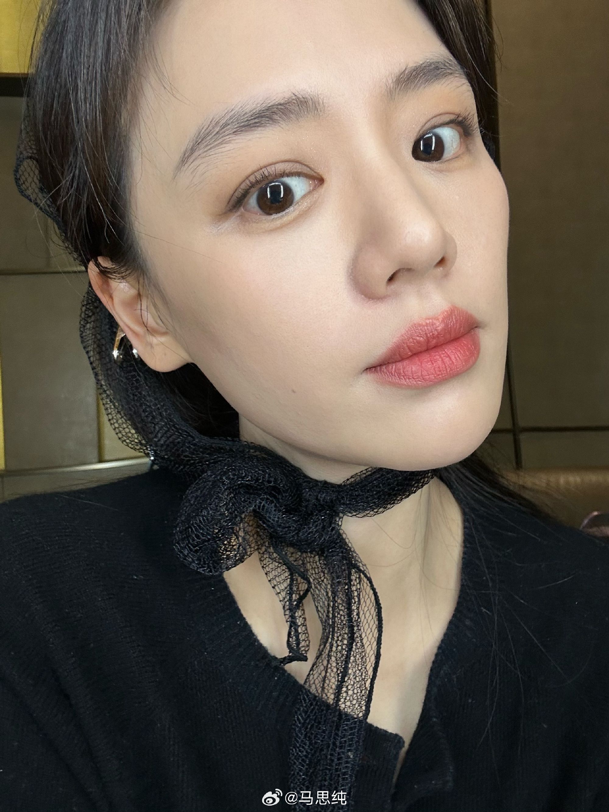 马思纯晒自拍,麻辣女教师即视感,眼睛好大!