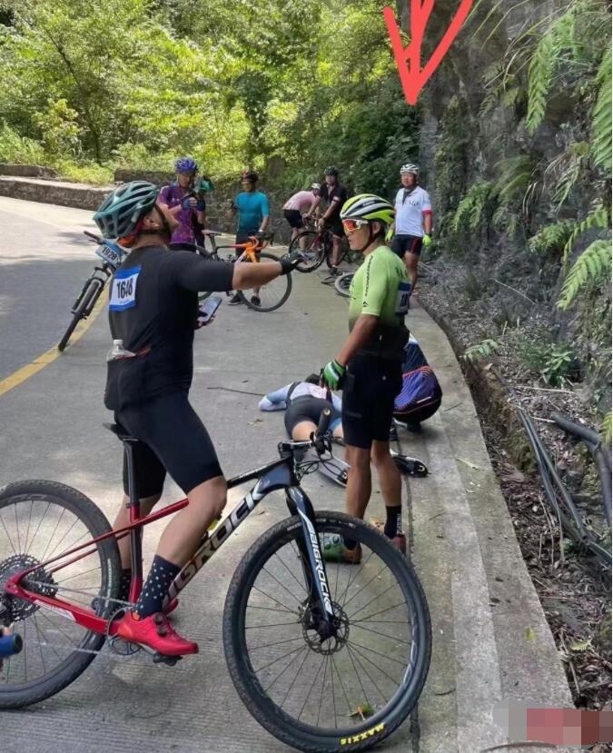 张家界天门山女骑手坠崖身亡,40米弯道摔落,33岁就此终止可惜了休闲区蓝鸢梦想 - Www.slyday.coM 张家界天门山女骑手坠崖身亡,40米弯道摔落,33岁就此终止可惜了休闲区蓝鸢梦想 - Www.slyday.coM