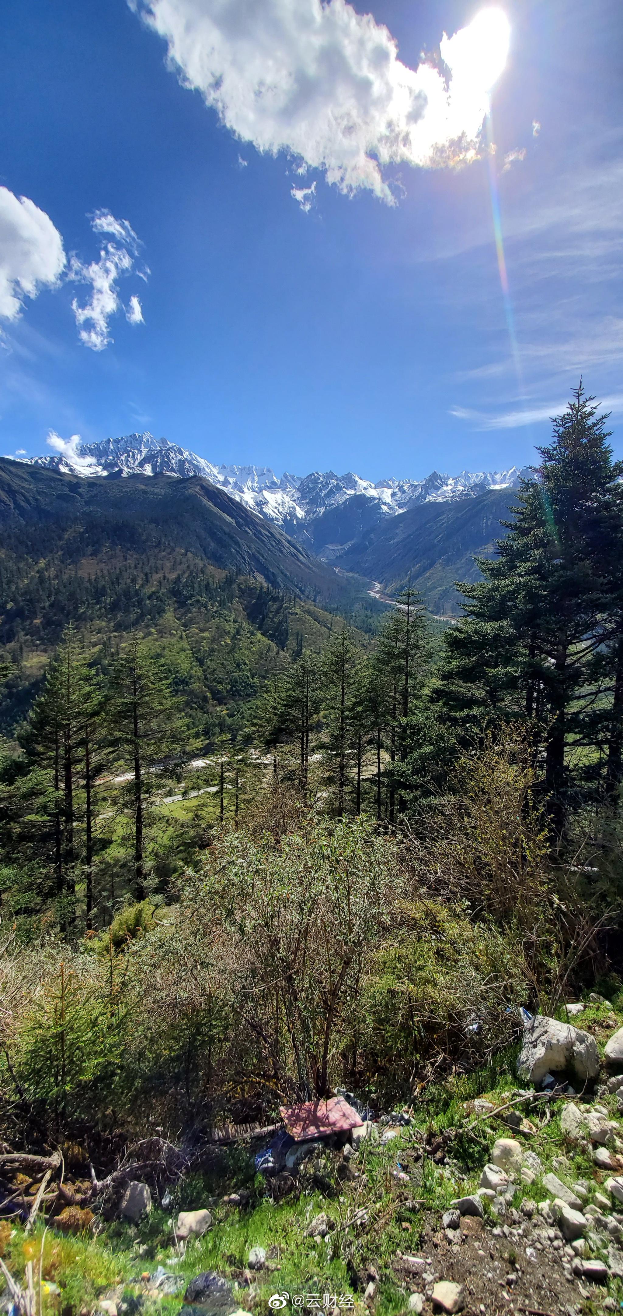 四川西部,北部的山脉确实壮观