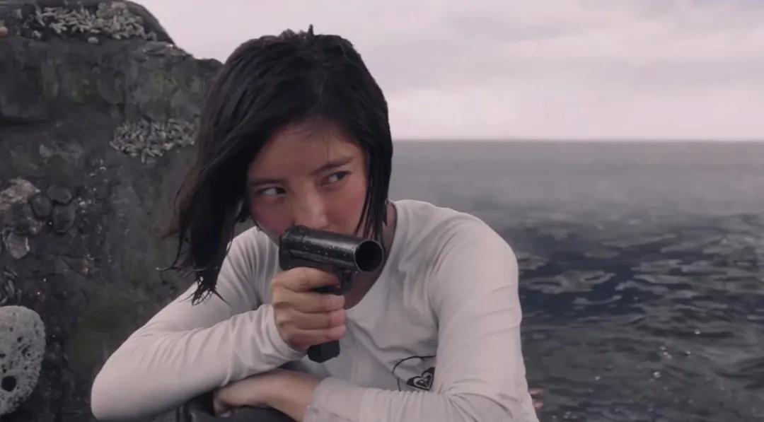 曾经红极一时的宅男女神,突然带来一部恐怖67烂片|鲨滩|巨鲨之夺命