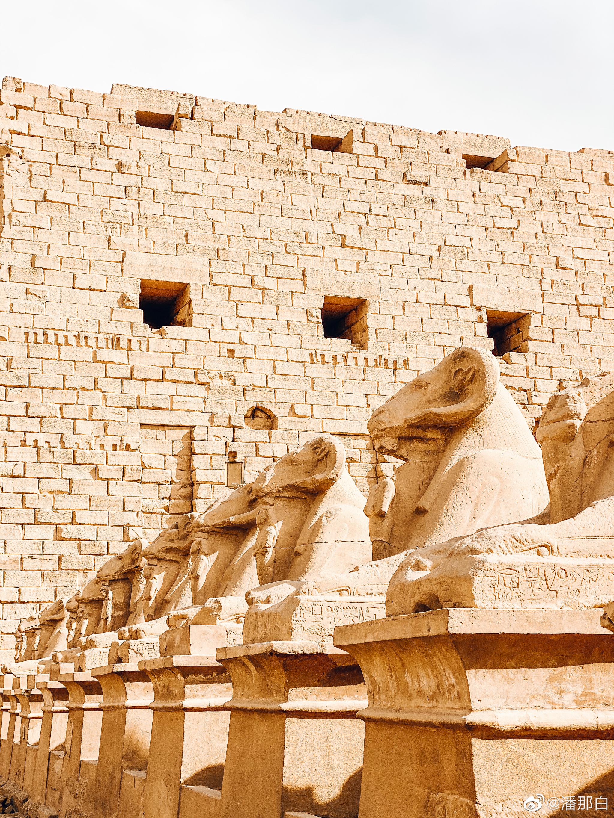 卡尔耐克神庙是古埃及规模最大的神庙建筑群,最为著名的就是大柱厅