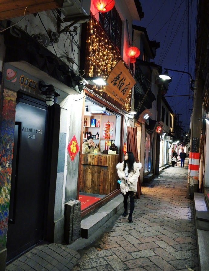 苏州平江路古老的巷子向各个方向延伸着