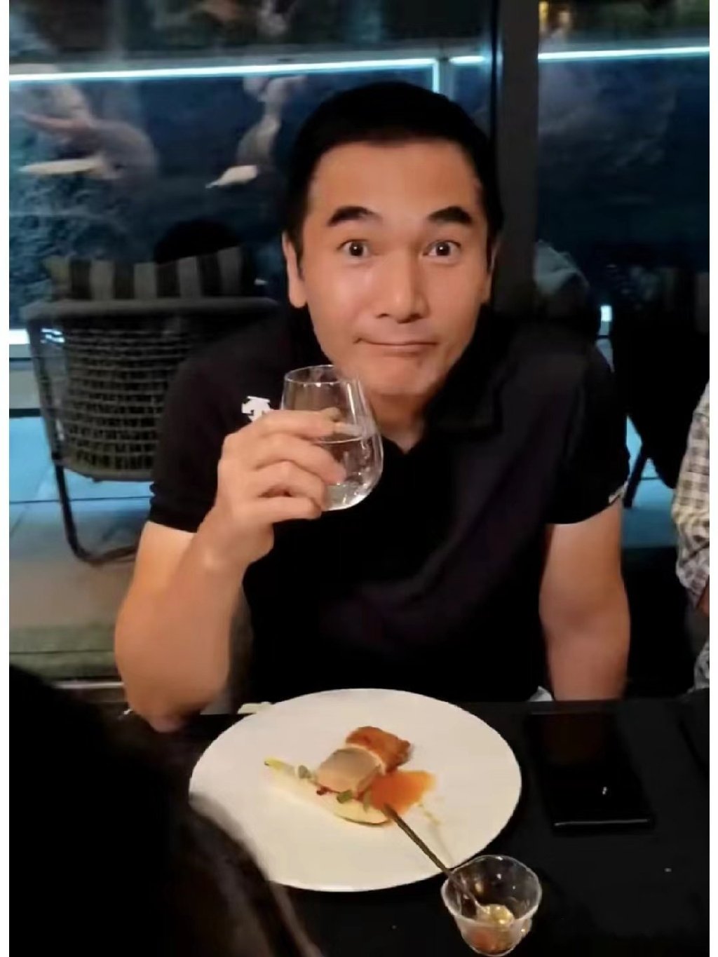 妻子为周润发庆祝68岁生日,方中信,袁咏仪,黄德斌等人也在现场__财经