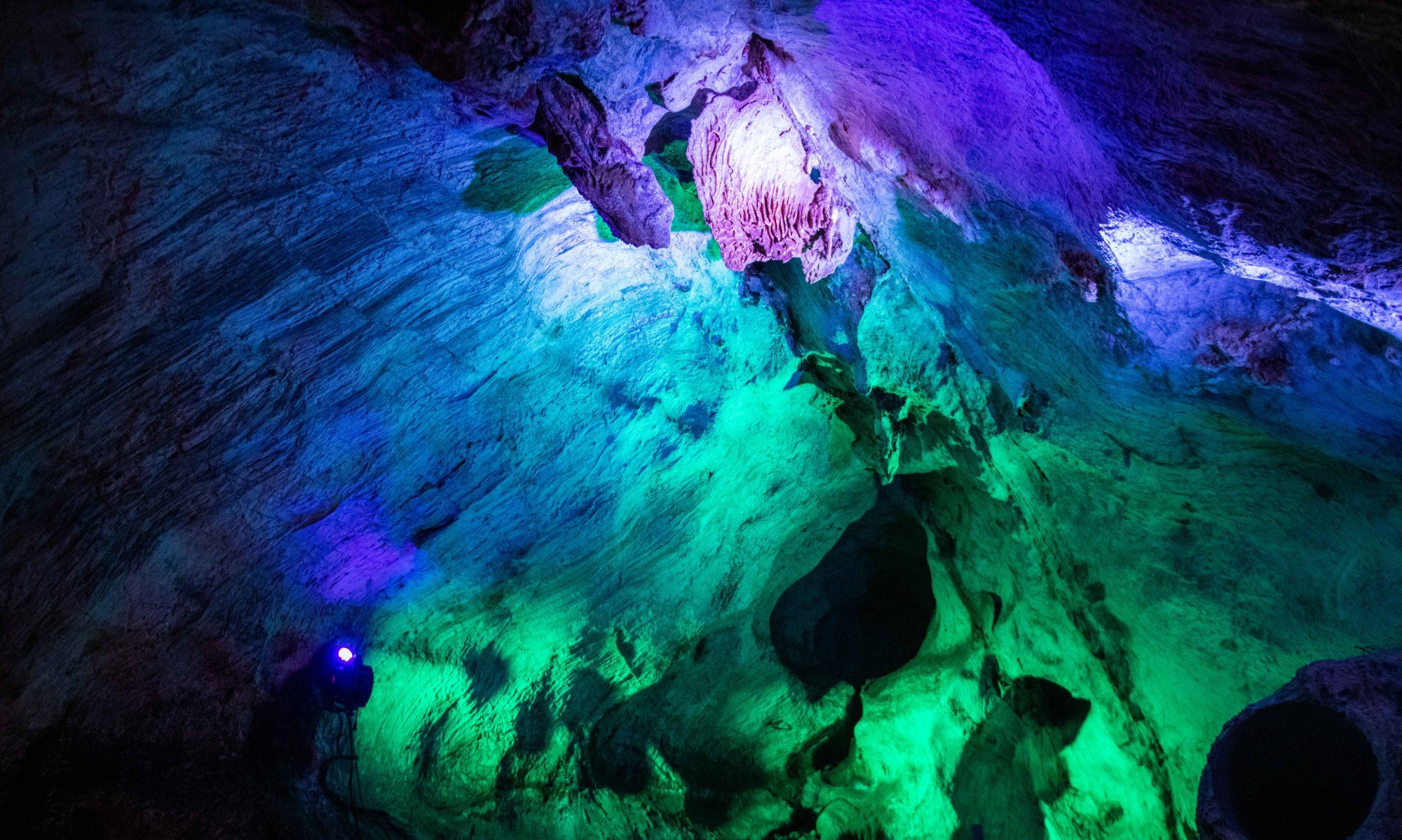 广东超奇幻的洞中旅行,已有一亿七千多万年历史,你想去看吗?