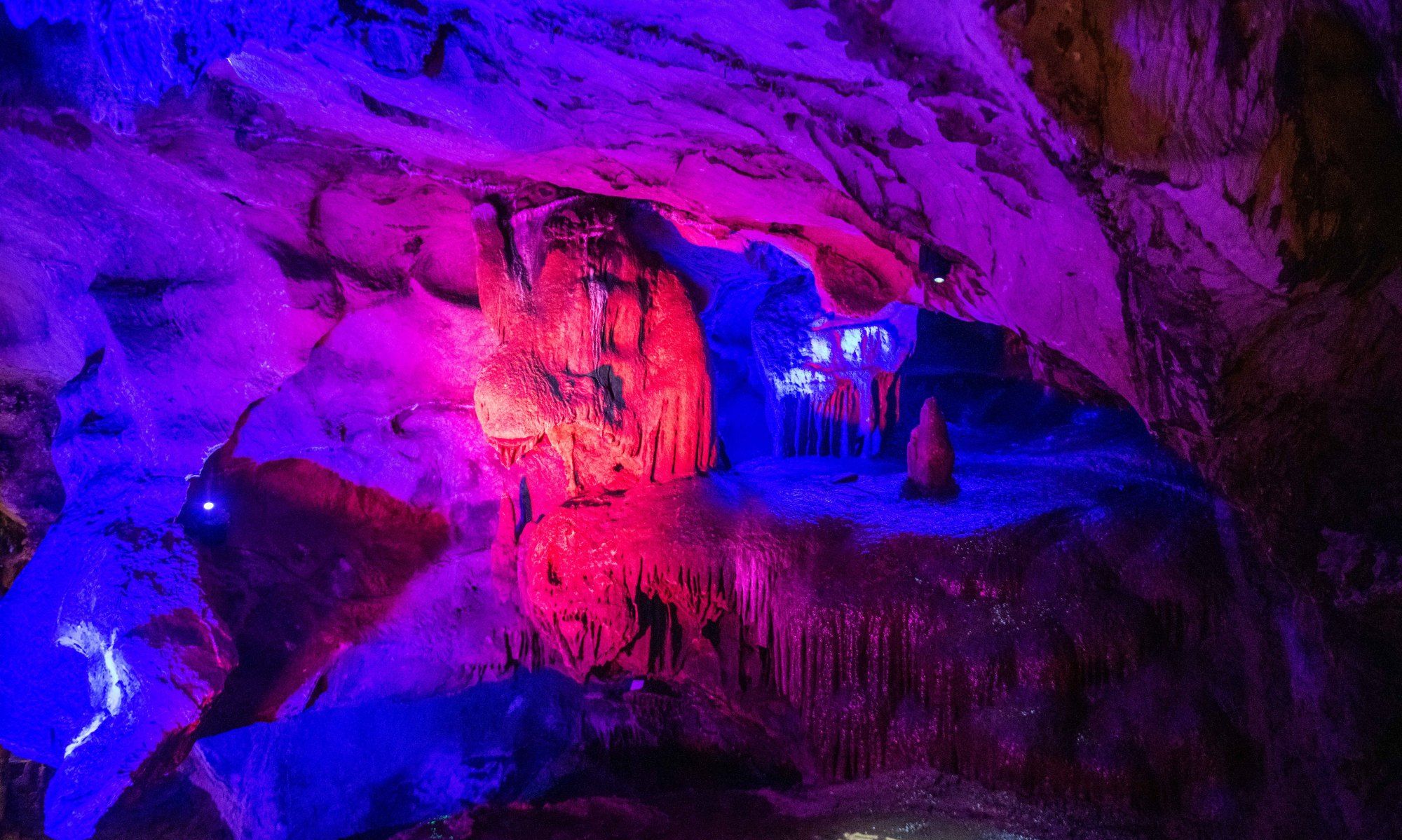 广东超奇幻的洞中旅行,已有一亿七千多万年历史,你想去看吗?